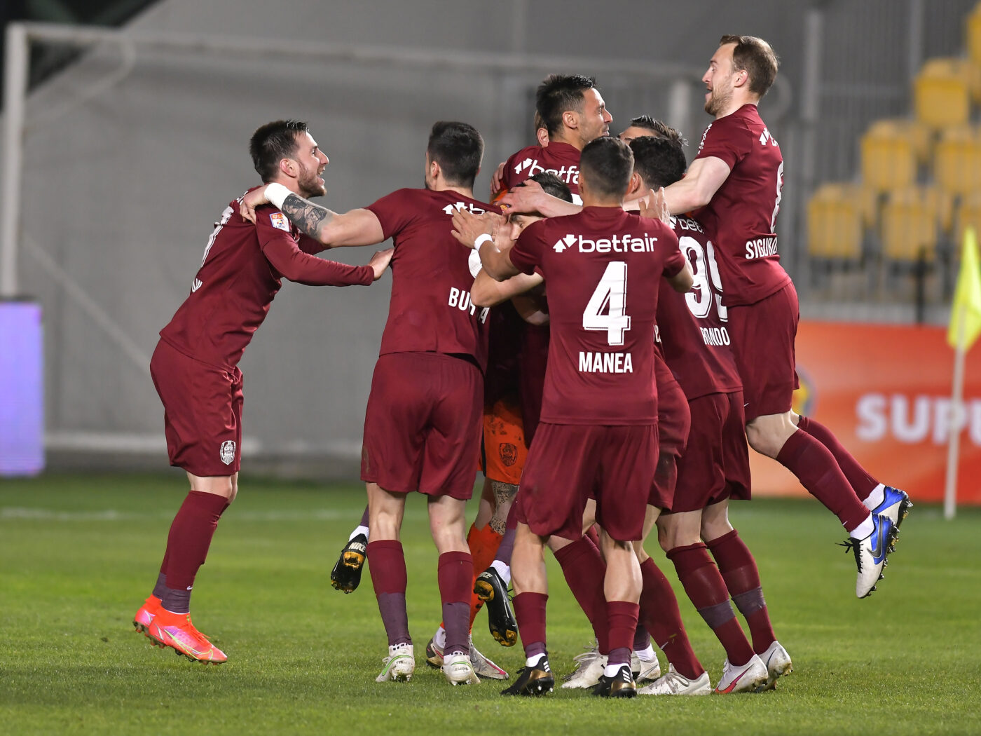 Atenție, Gigi Becali! Favoritul lui Dan Petrescu, liber de contract după plecarea de la CFR Cluj