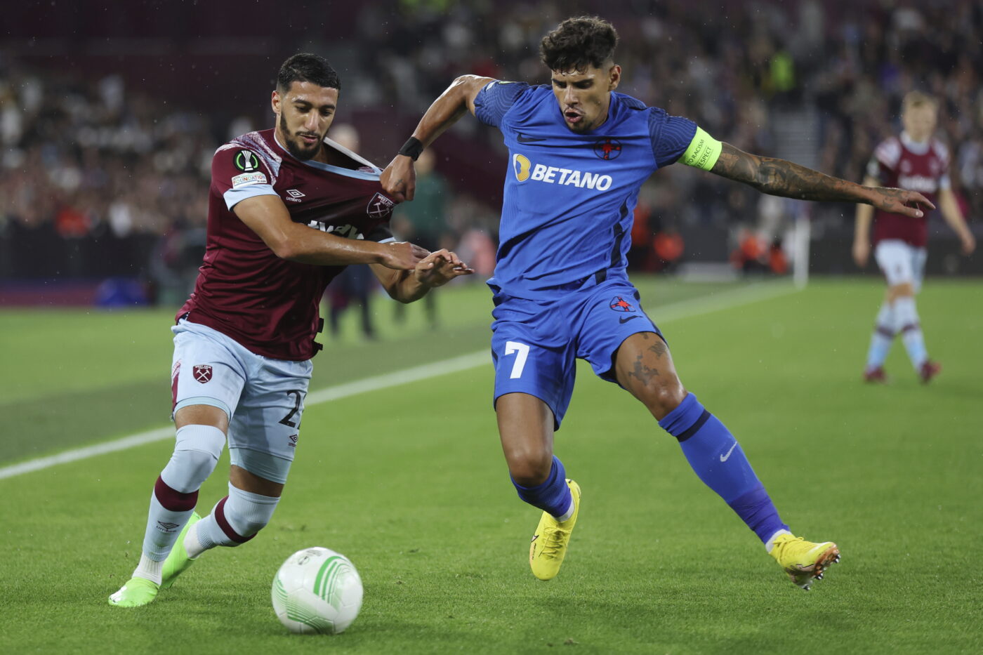O nouă lovitură dată de Rapid?! Adrian Mutu a anunțat în ce stadiu se află negocierile pentru transferul lui Florinel Coman de la FCSB: „S-a discutat despre el, da”