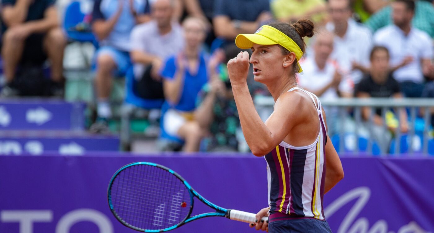 Irina Begu, discurs spumos după ce a triumfat la WTA 125 Țiriac Foundation Trophy: „Mulțumesc șefei de galerie!” Ilie Năstase i-a înmânat trofeul româncei | FOTO