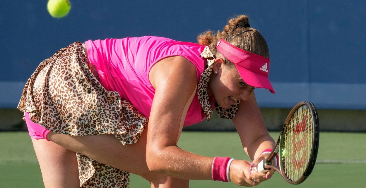Jelena Ostapenko a comis-o din nou la US Open! Letona și-a accidentat partenera de dublu, după ce a servit direct în corpul acesteia | VIDEO