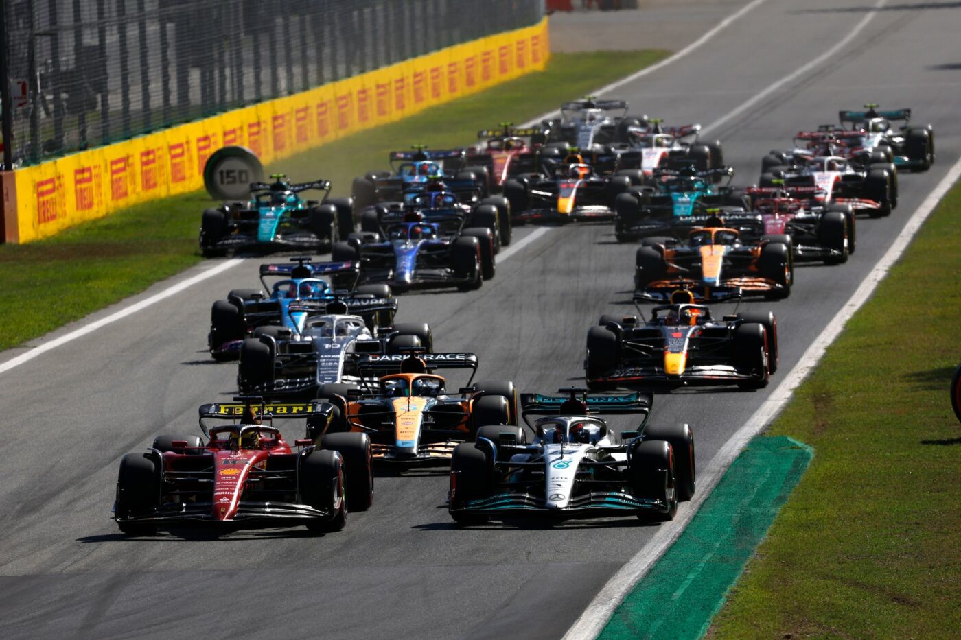 Max Verstappen, încă o victorie mare în Formula 1! Sylvester Stallone și Andreea Bocelli, vedetele de pe circuitul de la Monza. 75 de ani de la fondarea Ferrari