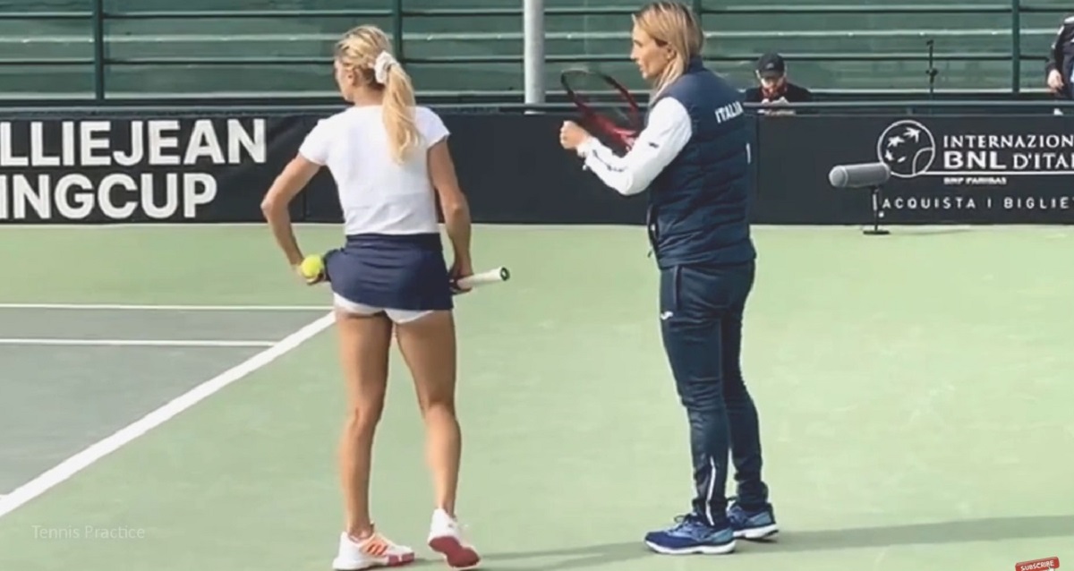 Moment nemaivăzut în tenisul feminin: „Fundul meu e prea în formă!” O româncă a returnat mingea cu posteriorul și le-a aprins imaginația fanilor | VIDEO