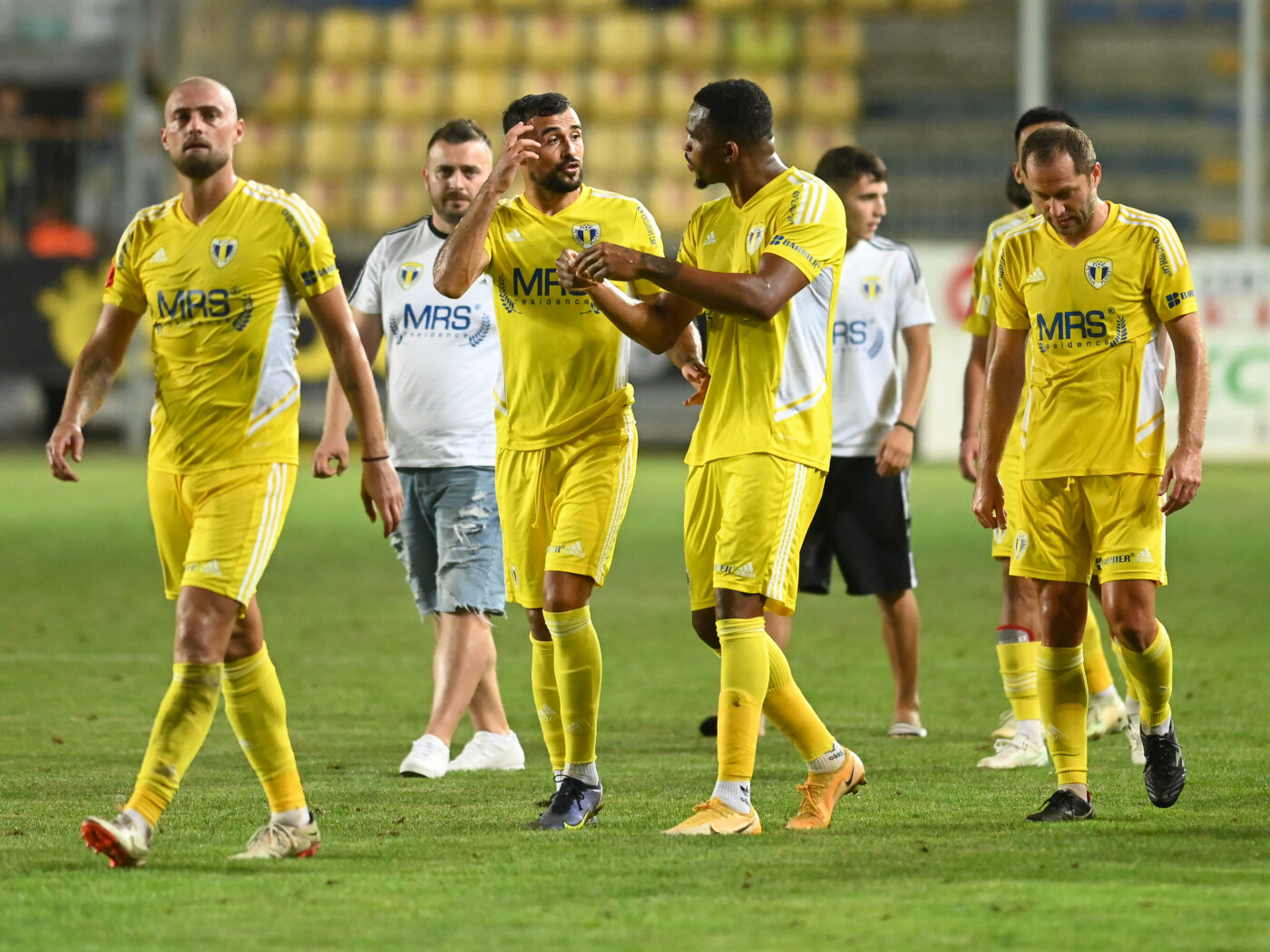 Petrolul e pe podium în Superliga, dar atmosfera e tensionată pe „Ilie Oană”. „S-a rezolvat, dar foarte puțin! Sunt probleme financiare!”
