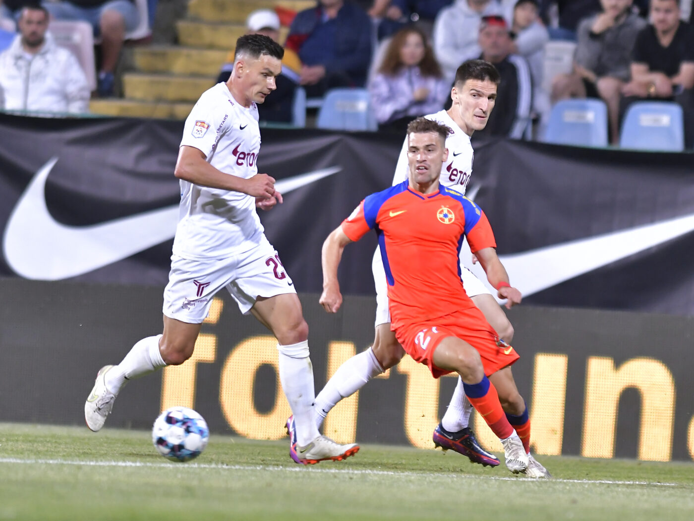 Program infernal pentru FCSB și CFR Cluj până în noiembrie! Sunt obligate să joace din 3 în 3 zile