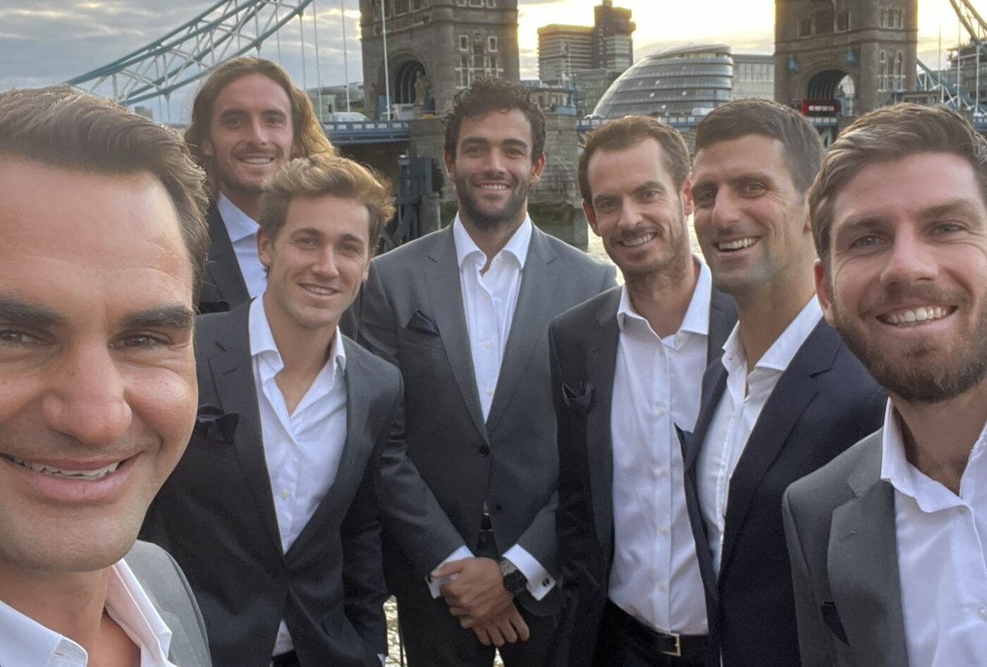 Roger Federer, imagine unică înaintea ultimului turneu din carieră! Ce apariție a avut maestrul elvețian alături de Novak Djokovic și ceilalți colegi din Echipa Europei | FOTO