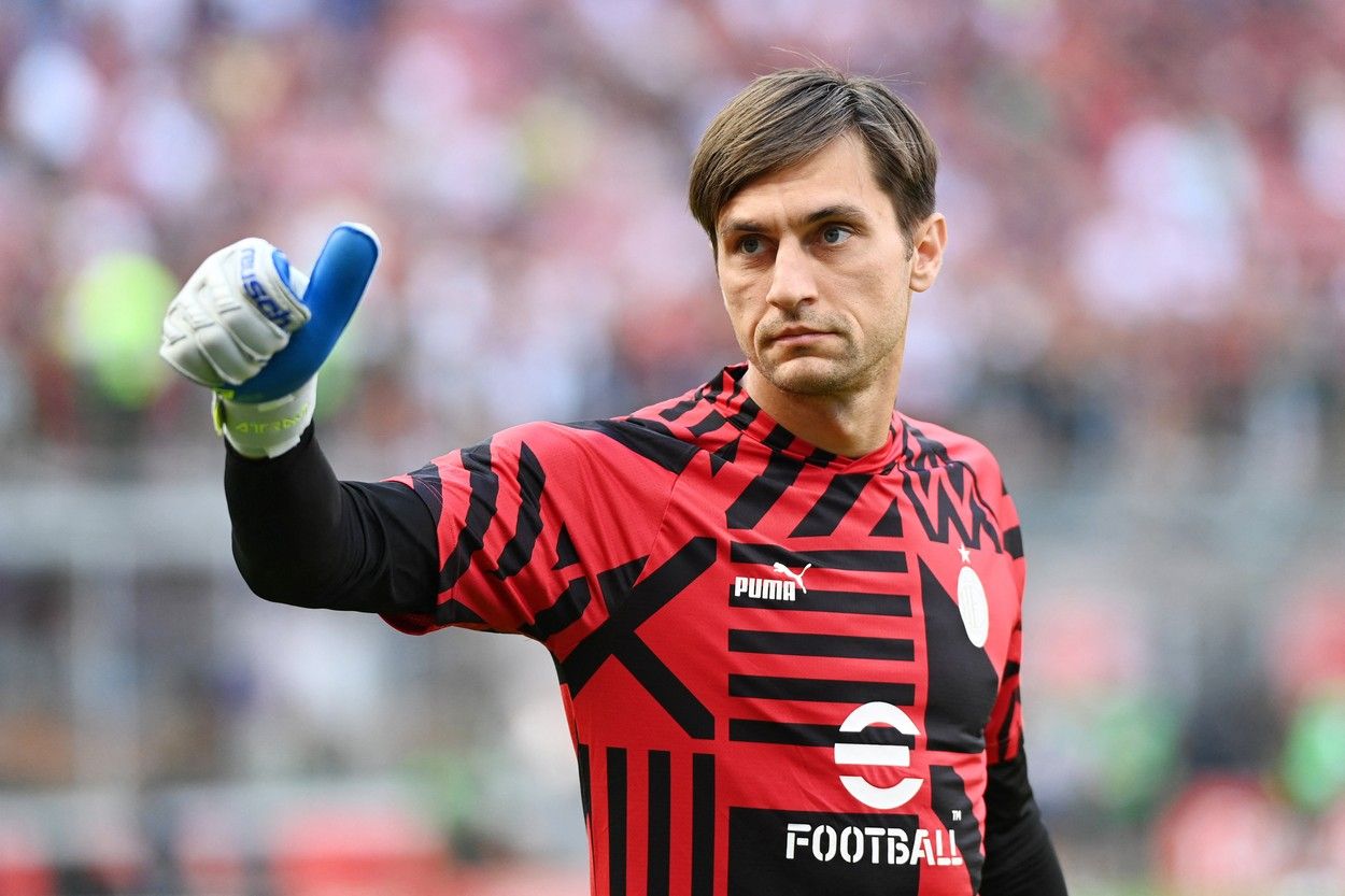 Șansă nesperată pentru Ciprian Tătărușanu! Mike Maignan s-a accidentat, iar portarul român este gata să apere din nou pentru AC Milan