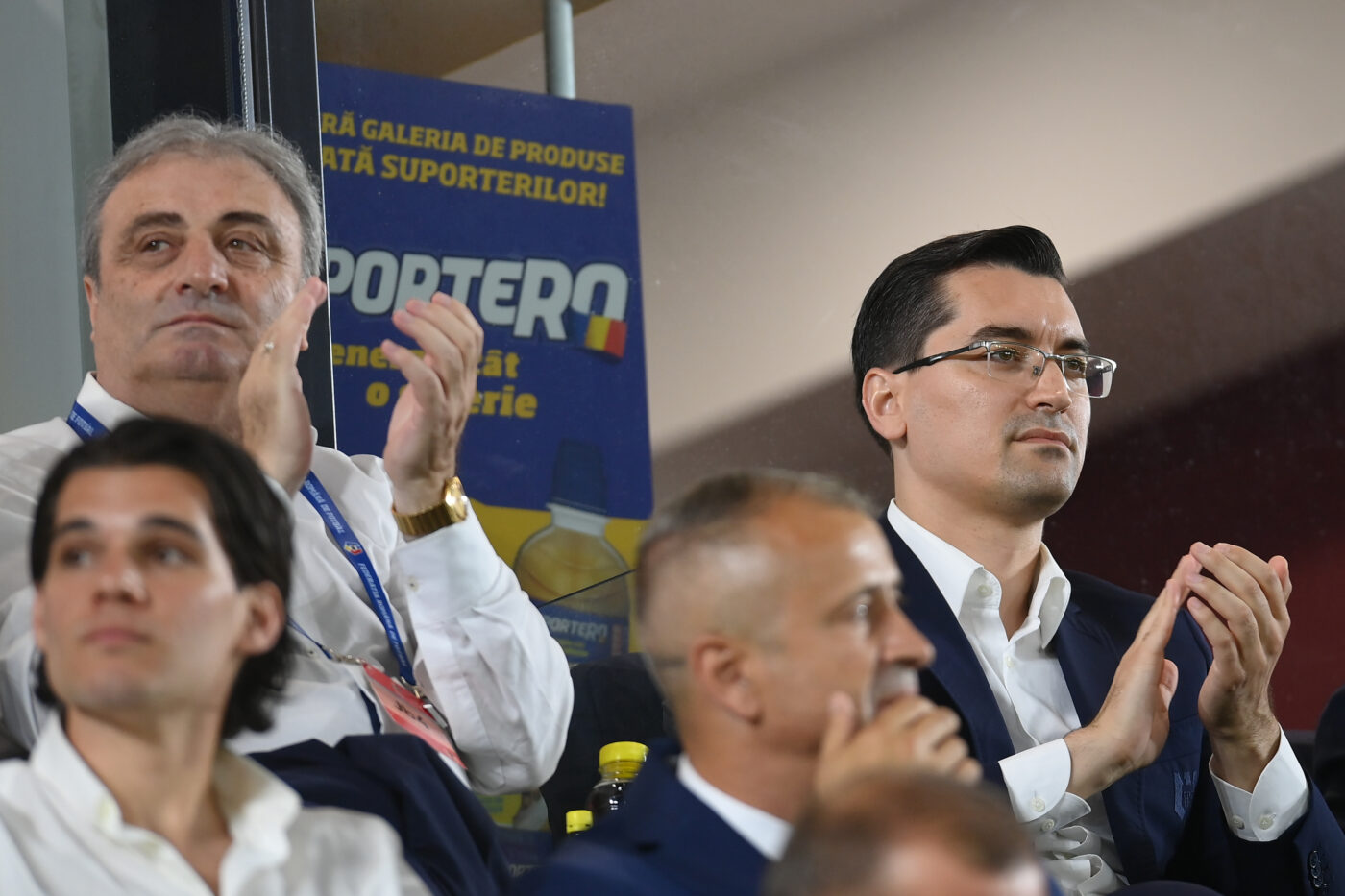 Primul om din interiorul FRF care acceptă să vorbească public despre dezastrul din instituția condusă de Răzvan Burleanu, la nivelul naționalelor de juniori! Cum a încercat Geolgău să se bage peste el, ce a discutat cu președintele federației și ce s-a întâmplat cu nepotul lui Ilie Balaci: „A umilit antrenorii și eu n-am acceptat asta” | EXCLUSIV