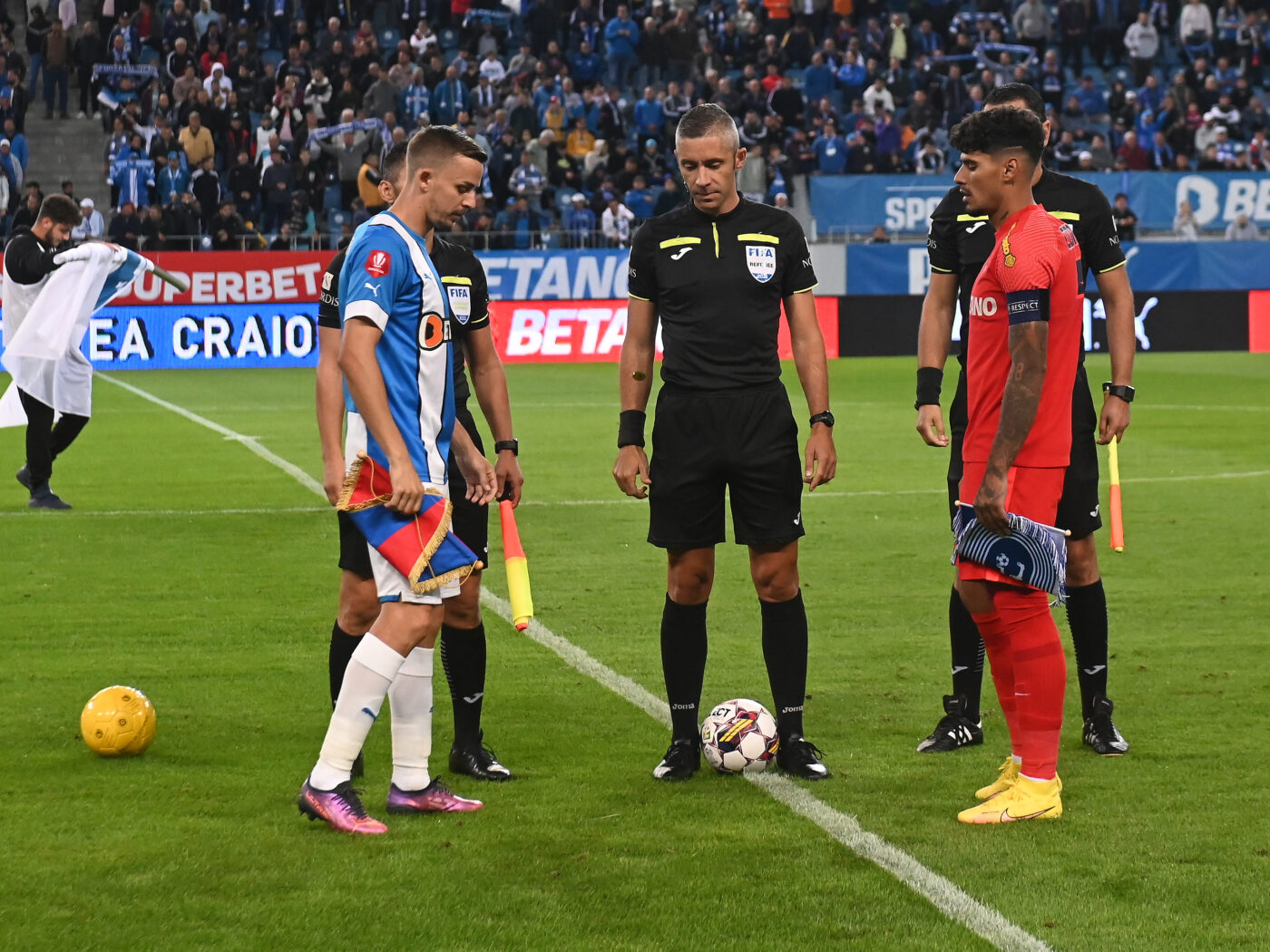 Fazele controversate de la Universitatea Craiova-FCSB, sub lupa lui Marius Avram! Unde a greșit Radu Petrescu | ANALIZĂ