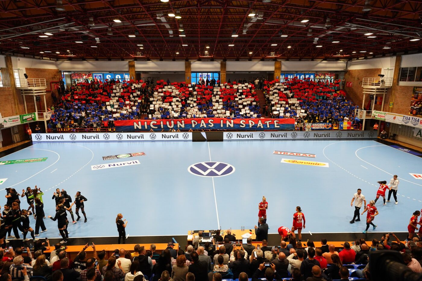 CSM București, 34-30 la Vâlcea într-o atmosferă incredibilă! Urmează partida din Liga Campionilor cu Bietigheim