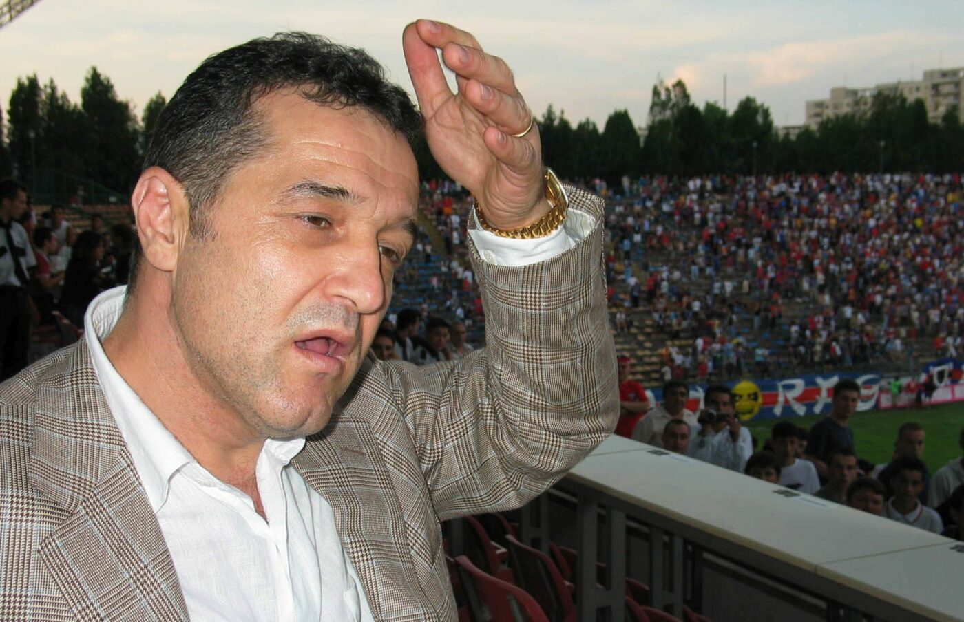 Meciul amical de fotbal dintre Steaua Bucuresti si Modena . În imagine, Gigi Becali. Era data de 1 August 2003 
