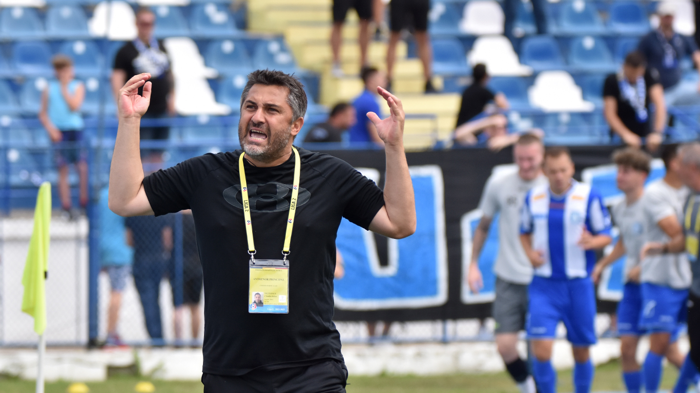 Incredibil! Claudiu Niculescu nu și-a însoțit echipa la meciul din Cupă pentru a fi prezent la un amical cu un adversar din Liga 4!?