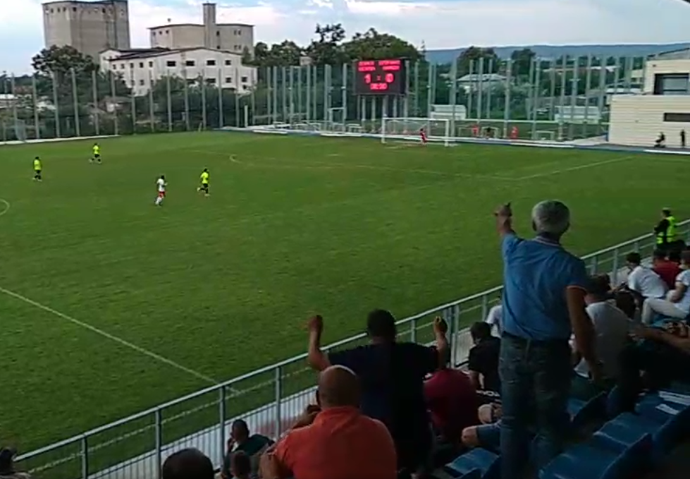 VIDEO | Gol uluitor în Liga 3! Spectatorii s-au ridicat în picioare să aplaude, iar Costin Lazăr a intrat pe teren să-și îmbrățișeze jucătorul. Reușită de generic la Turnu Măgurele