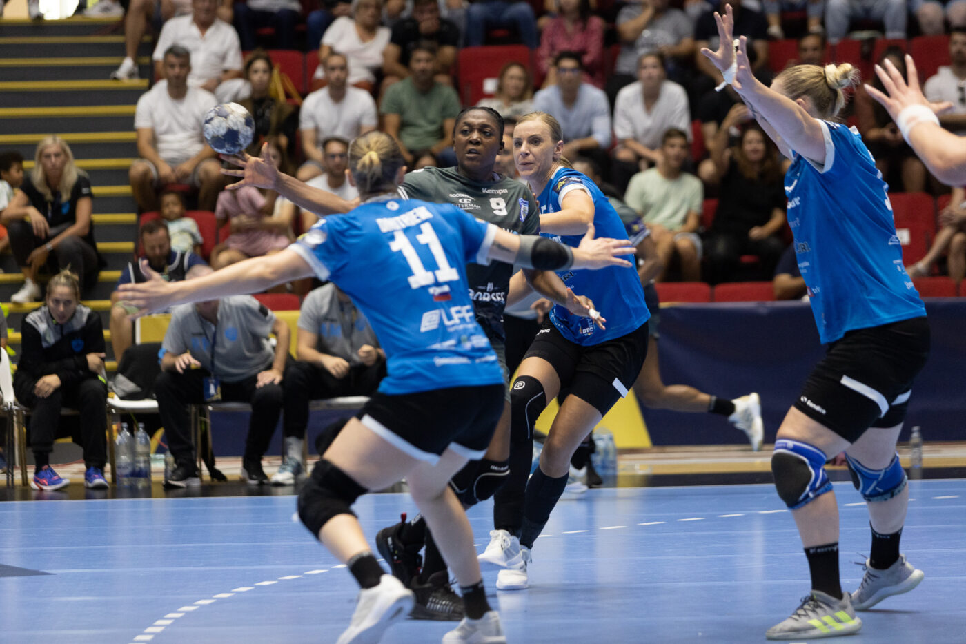 CSM București, club la care echipa de handbal are multe jucătoare străine, ia atitudine în privința Legii Novak! „A fost tardiv” | EXCLUSIV