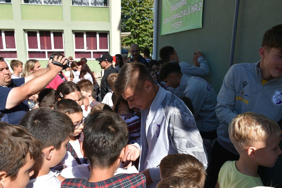 FC Argeș a început campania de promovare în școlile din Pitești!
