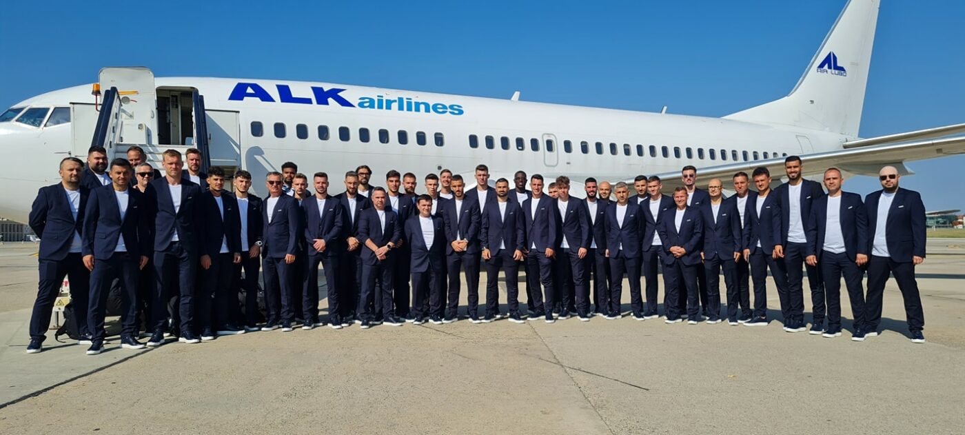 FCSB a decolat spre Londra pentru meciul cu West Ham! Fotografia de grup făcută pe Aeroportul Băneasa