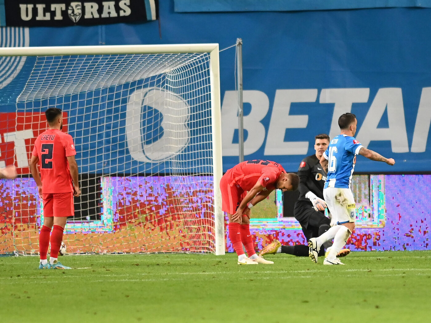 Răzvan Oaidă, umilit de crainicul oltenilor după ce a îngropat-o pe FCSB cu un autogol de zile mari! Ce s-a auzit în difuzoarele de pe „Ion Oblemenco”