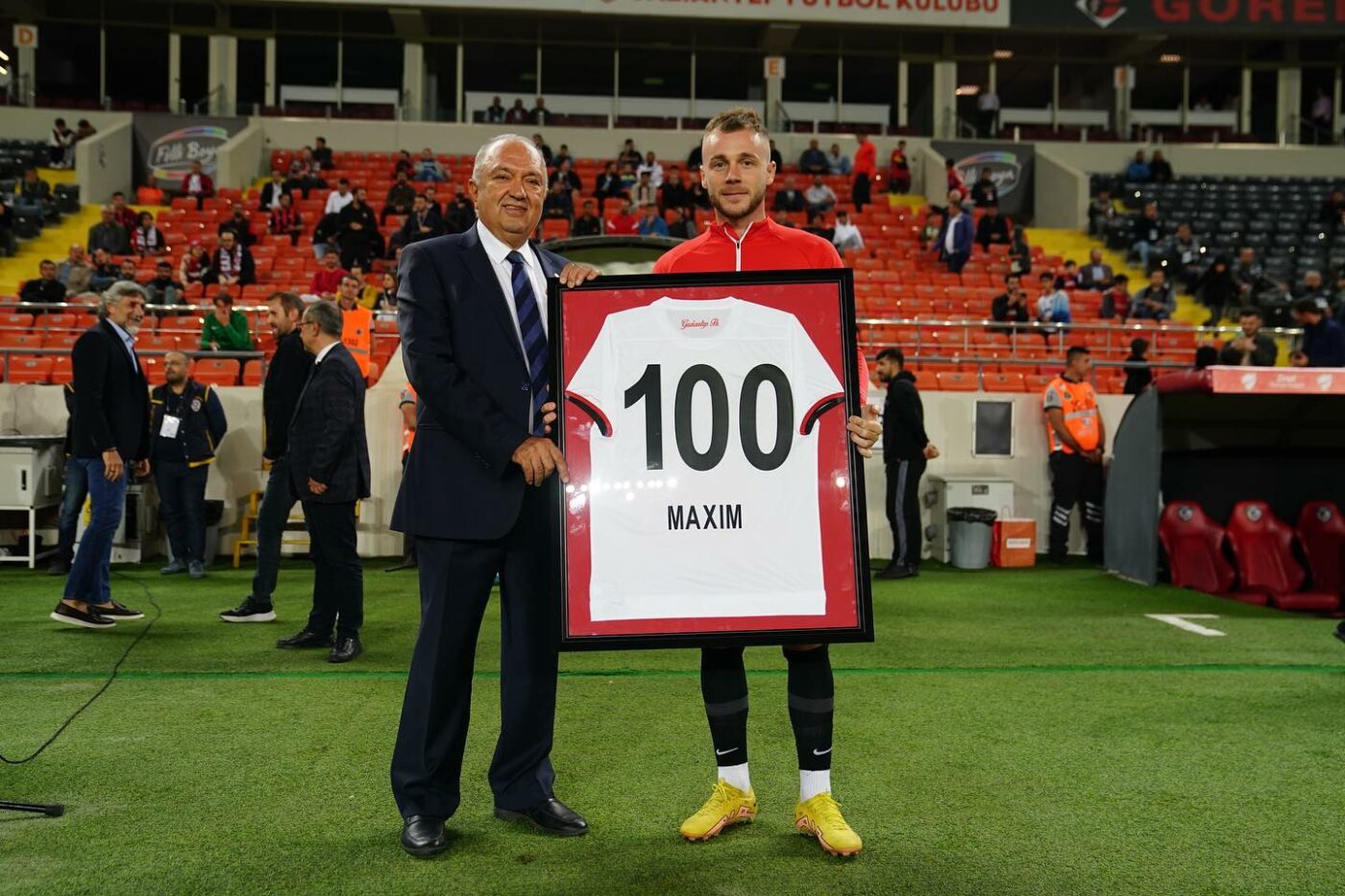 Alexandru Maxim, „Sultan” la Gaziantep! Românul a reușit 3 pase decisive, chiar la partida în care a fost premiat pentru cele 100 de meciuri jucate pentru club | VIDEO