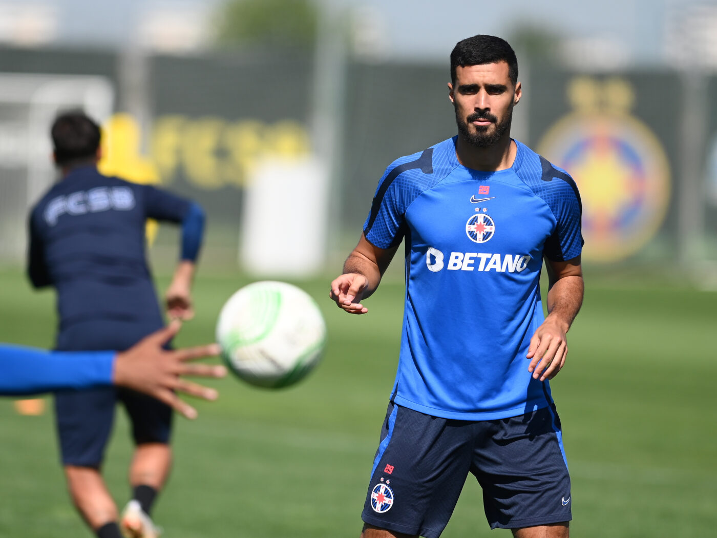 Rachid Bouhenna iese la atac după ce FCSB a anunțat că îl dă afară: „Nu îmi place situația în care mă aflu! Aș fi zis că plec în secunda doi”