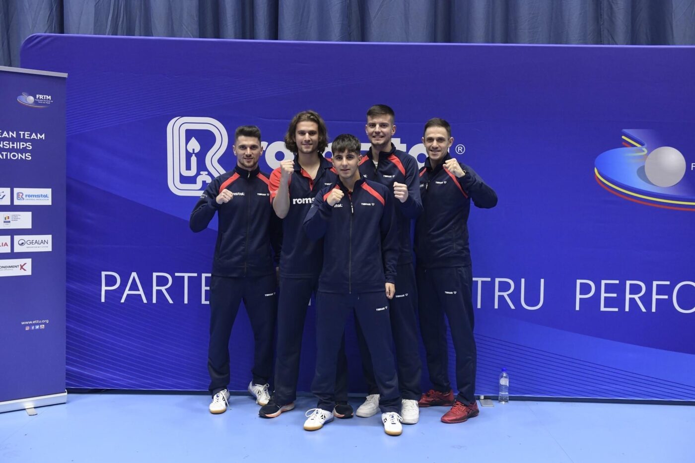 Seniorii lui Andrei Filimon de la națională sunt 90% calificați la Campionatul European din 2023, care va avea loc în Suedia. În primele două meciuri de calificare, băieții au învins Ucraina cu 6-0!
