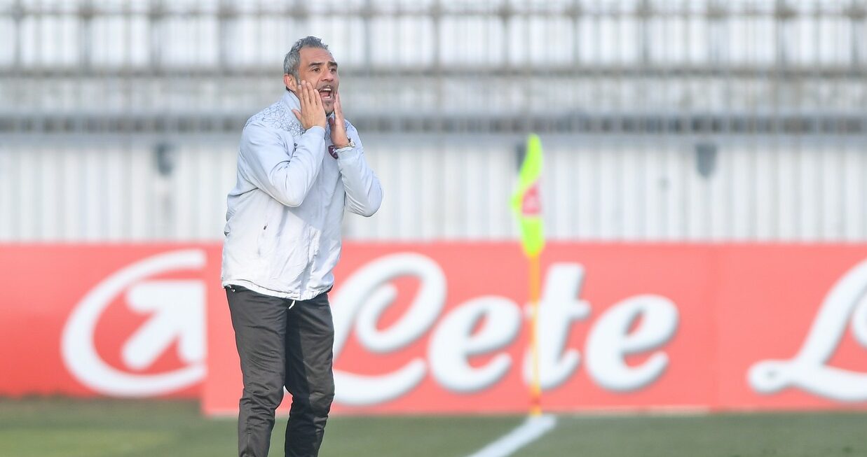 Caz incredibil în Italia! Antrenorul lui Cesena, tăiat pe față de adversarul său cu o bucată de focaccia. „Te bat de nu te vezi!”