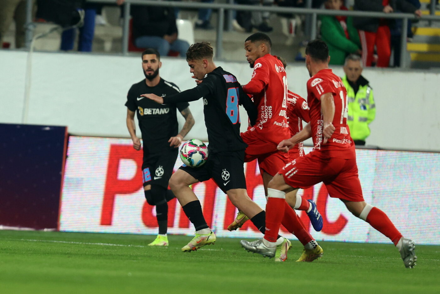FCSB, „amenințată” înainte de meciul cu UTA Arad: „Nu ne e frică de niciun adversar! Jucăm bine cu echipele din fruntea clasamentului” | VIDEO EXCLUSIV ProSport Live