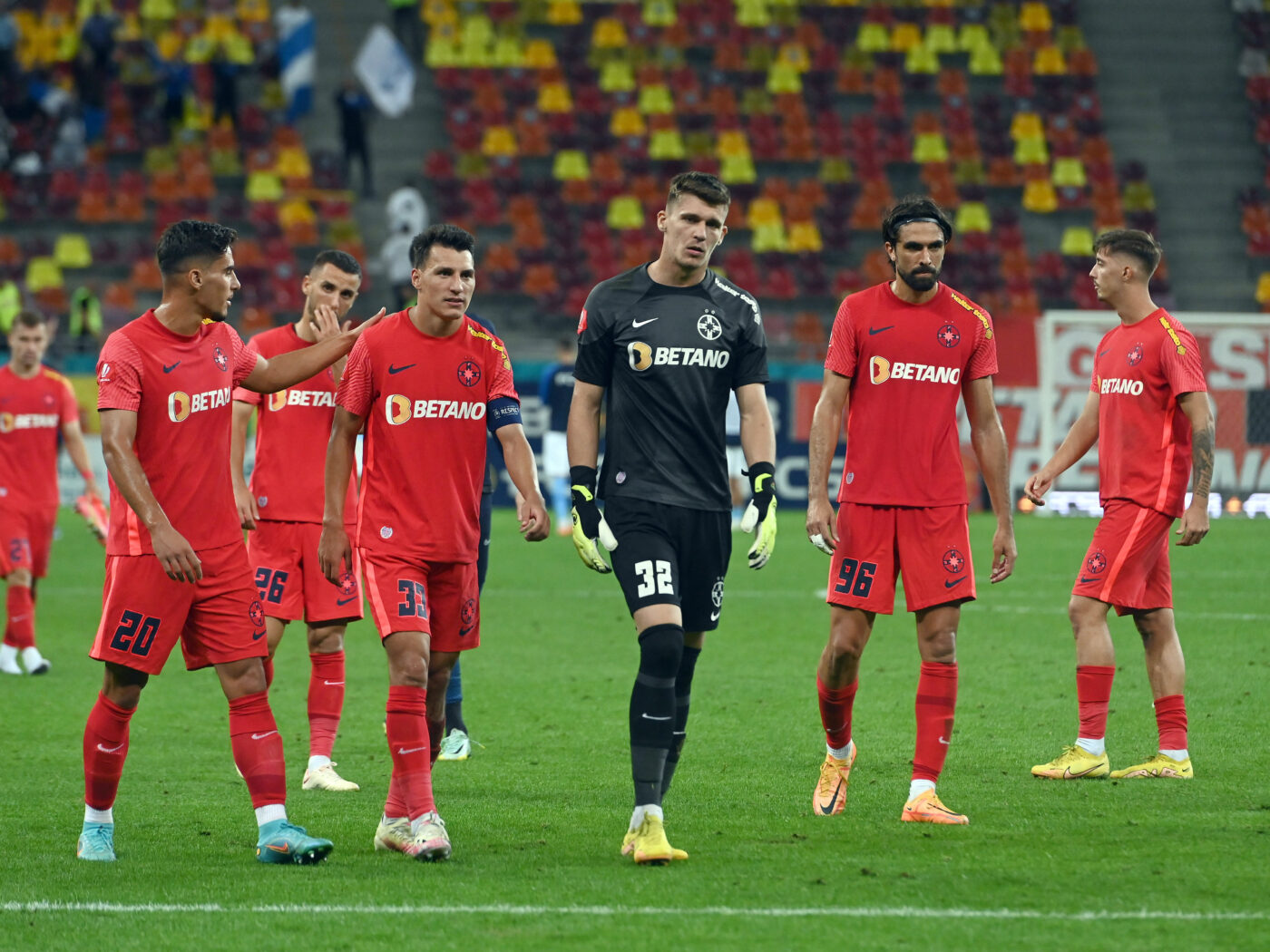 Gigi Becali a început curățenia la FCSB! N-au prins lotul pentru partida cu UTA, iar patronul FCSB vrea să scape de ei în iarnă