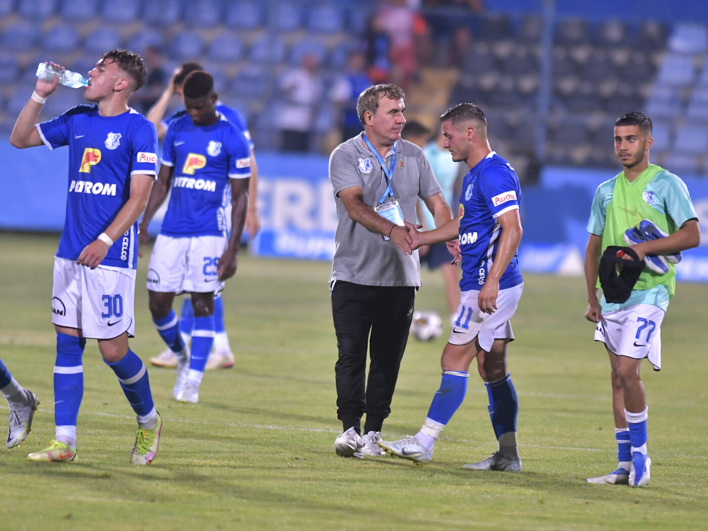 SuperLiga: Hagi, decis să rămână pe locul 1» Farul – UTA, se joacă și la pariuri »»