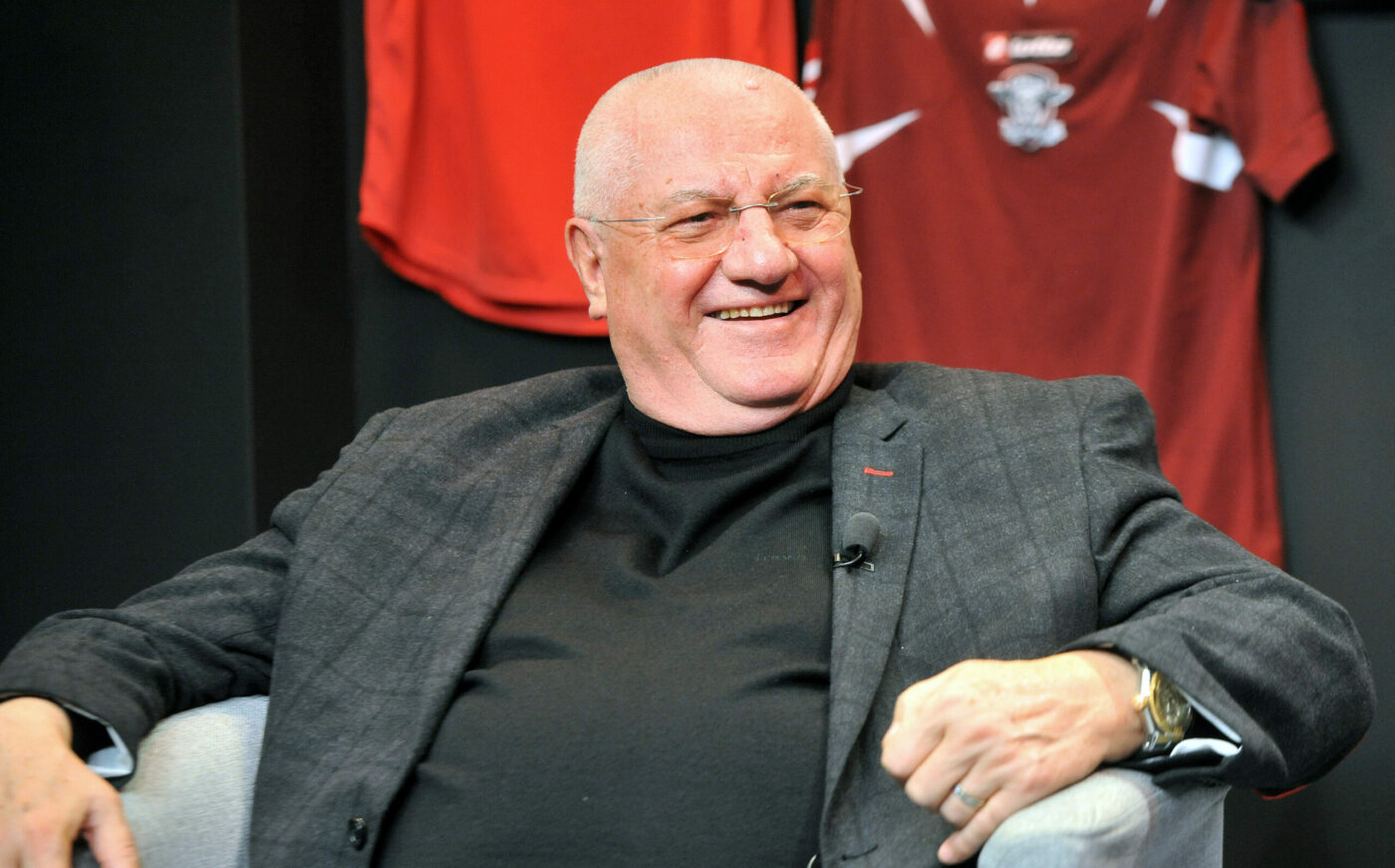 Dumitru Dragomir sare în apărarea lui Valentin Lazăr, după ce fotbalistul a aruncat cu două perechi de chiloți în Ovidiu Burcă: „E ingenios! E genial. Cum să-l dai afară pentru asta?”