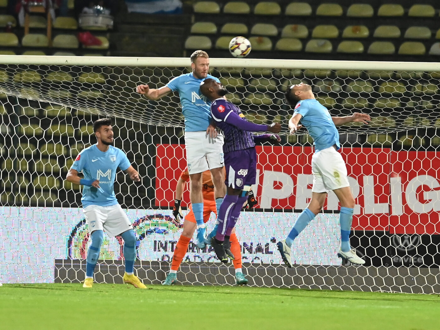 Un club din Superliga i-a spus adio celui mai vechi jucător din lot, format la Academia lui Gică Hagi | EXCLUSIV