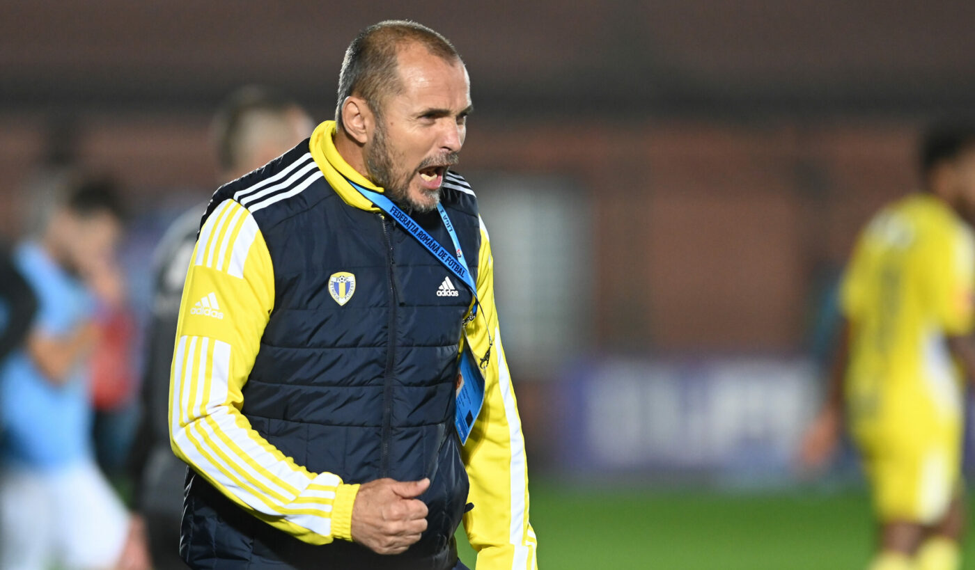 Nae Constantin vrea să își țină jucătorii cu picioarele pe pământ după ce Petrolul a revenit pe loc de play-off: „Obiectivul nostru este salvarea de la retrogradare!”
