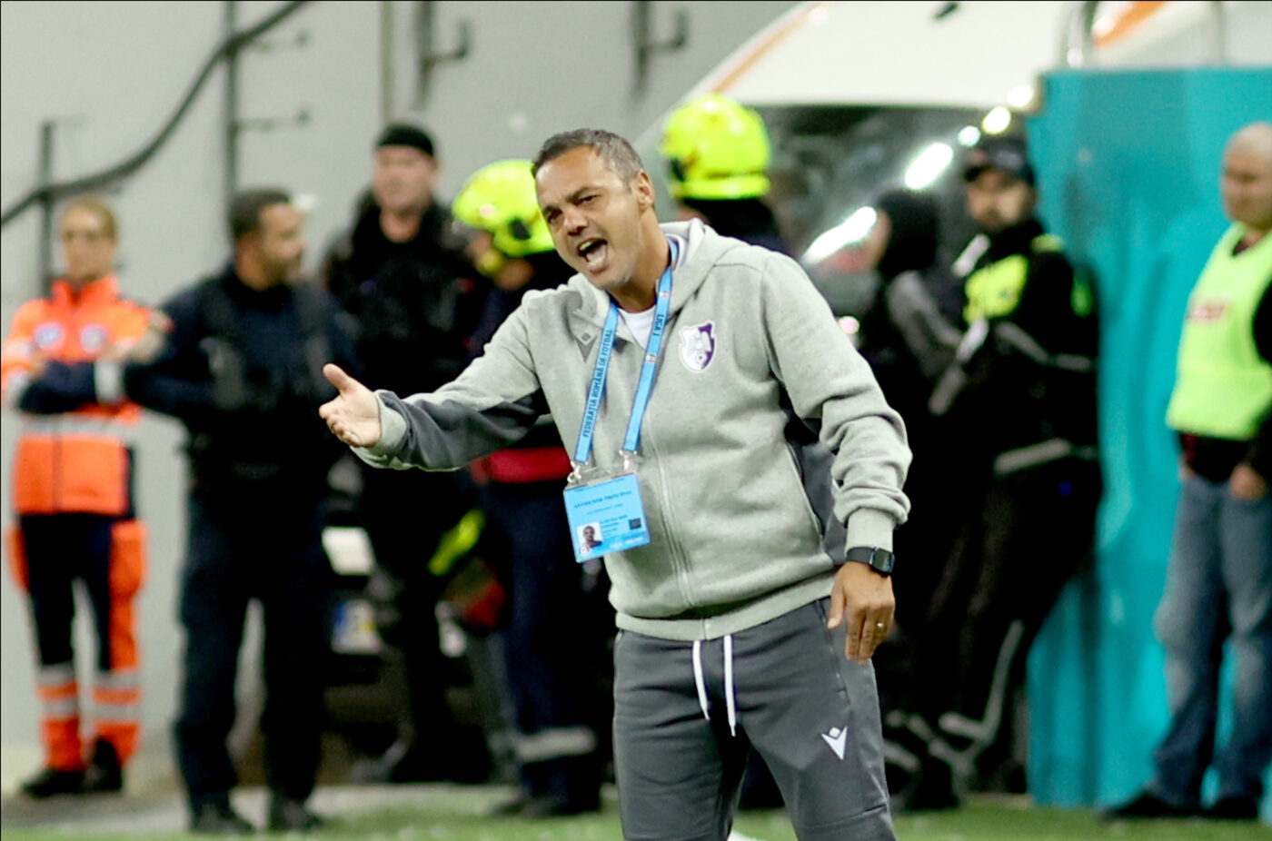 Constantin Schumacher, pus la zid: „FC Argeș nu e spital pentru recuperarea picioarelor. Iubește atât de mult echipa, de ascultă imnul Rapidului. Ne-a lăsat și pentru Petrolul!” | EXCLUSIV