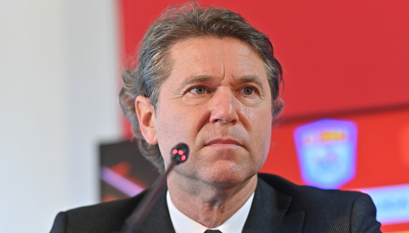 „Mi-am irosit nouă ani la Monaco! Șampania, bling bling, a fost cea mai mare greșeală a vieții mele” Florin Răducioiu și-a povestit viața presei din Spania: l-a numit pe Iordănescu comunist, a dezvăluit că Prunea fuma la națională, iar jucătorii beau bere la CM din SUA