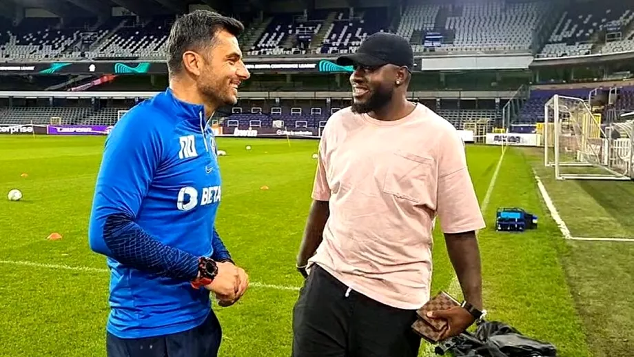 Harlem Gnohere, ironizat după ce a mers să-și susțină foștii coechipieri la Anderlecht – FCSB. „N-a fost niciodată fit! Ăsta e XXXL, nu?”