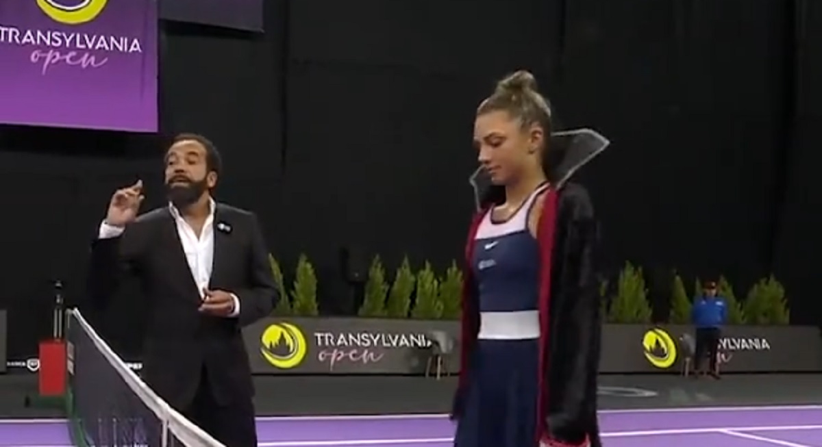 „Contesa” Jaqueline Cristian a avut o nouă intrare spectaculoasă la Transylvania Open, dar o chinezoaică i-a stricat petrecerea! Româncele pierd pe bandă rulantă la Cluj-Napoca | VIDEO