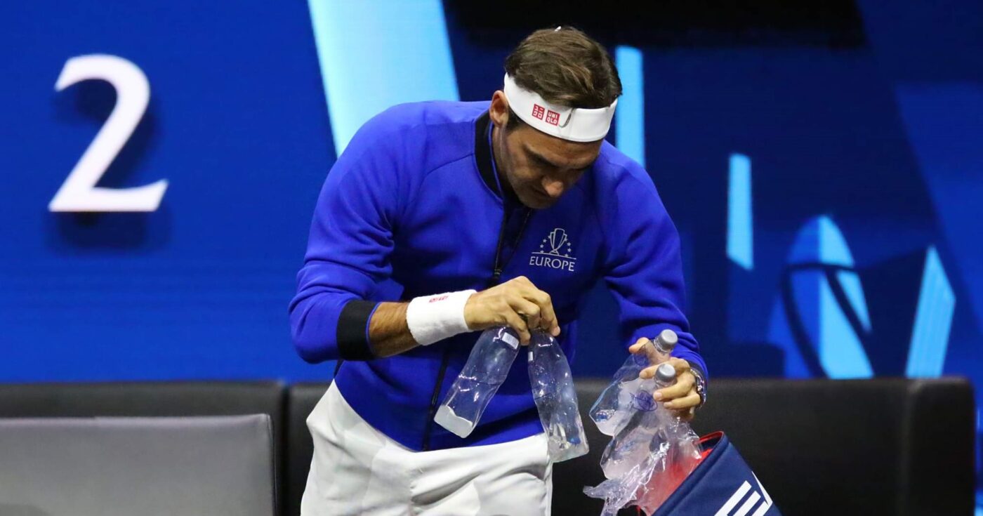 Imaginea care spune totul despre caracterul lui Roger Federer! Ce gest a făcut elvețianul când camerele de filmat nu erau pe el, la ultimul turneu al carierei | FOTO EXCLUSIV