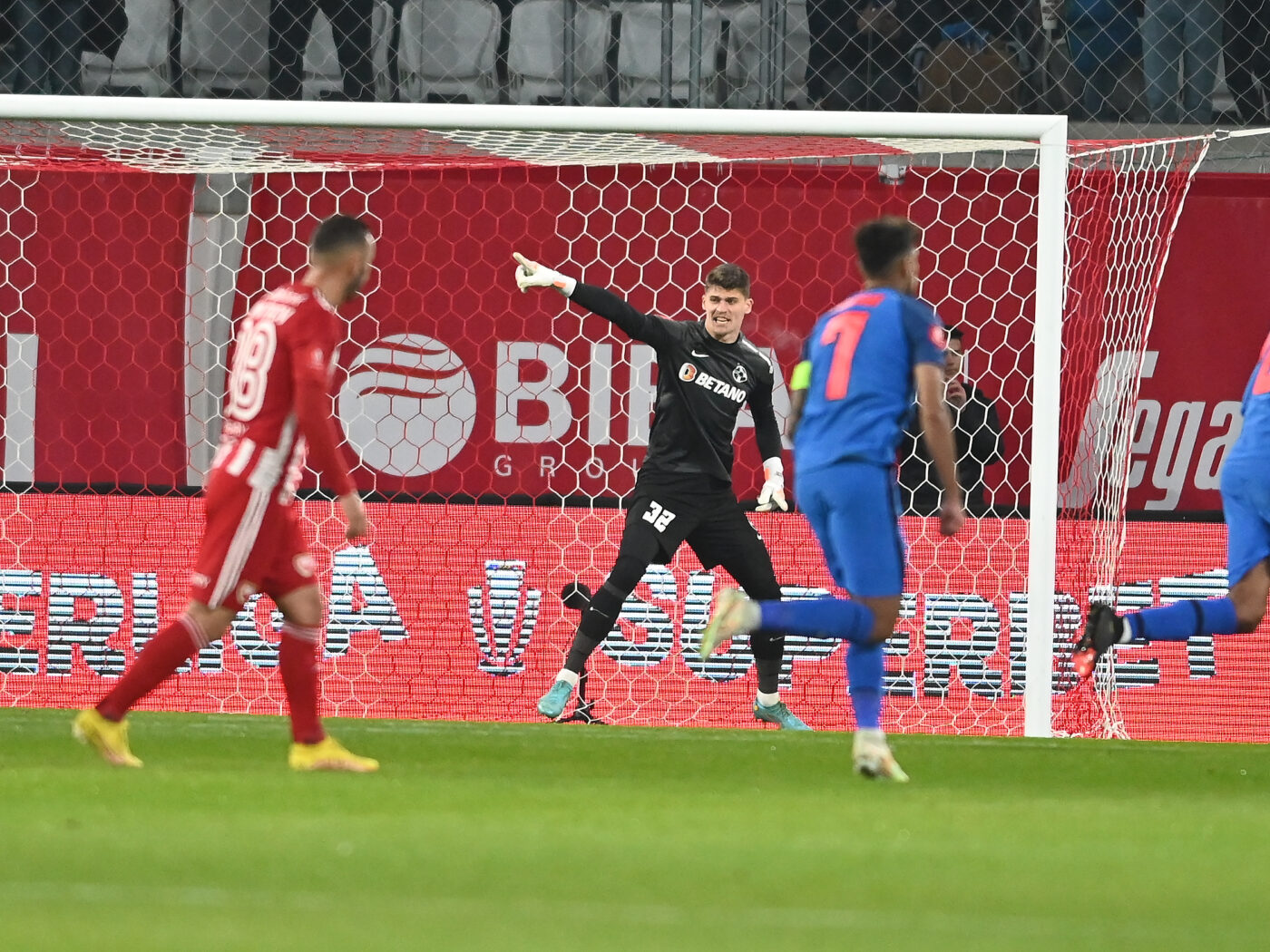 În extaz după ce a apărat un penalty, Ștefan Tânrovanu a anunțat obiectivul îndrăzneț al celor de la FCSB: „Suntem Steaua și așa vom face”