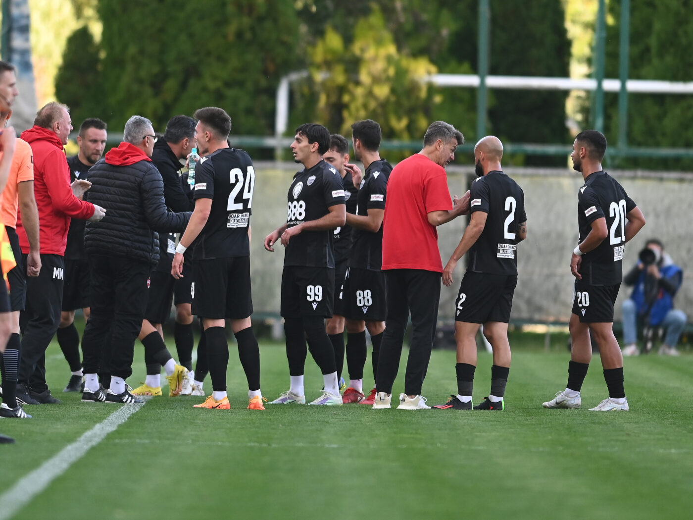 Scandal de proporții la Dinamo! „Câinii” se atacă între ei. „Ești expirat, n-ai treabă cu fotbalul! Ai fost aici și nu ai făcut nimic!”