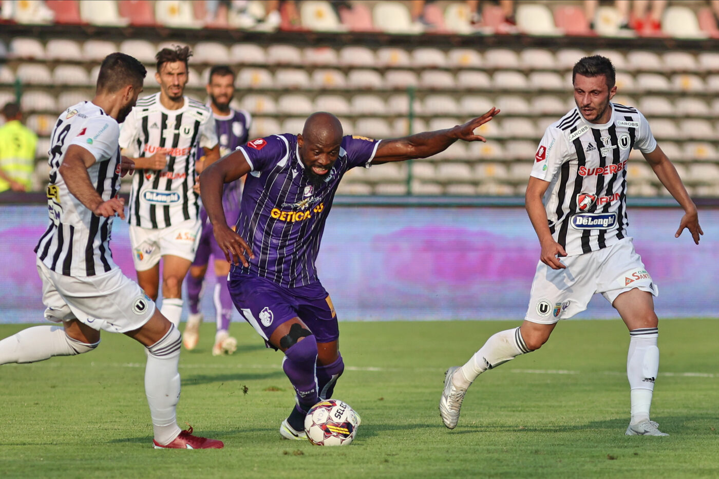 U Cluj – FC Argeș, Live Video Online de la ora 18:00, în etapa 18 din Superliga. „Șepcile roșii” pot trece peste piteșteni în clasament! Echipele de start