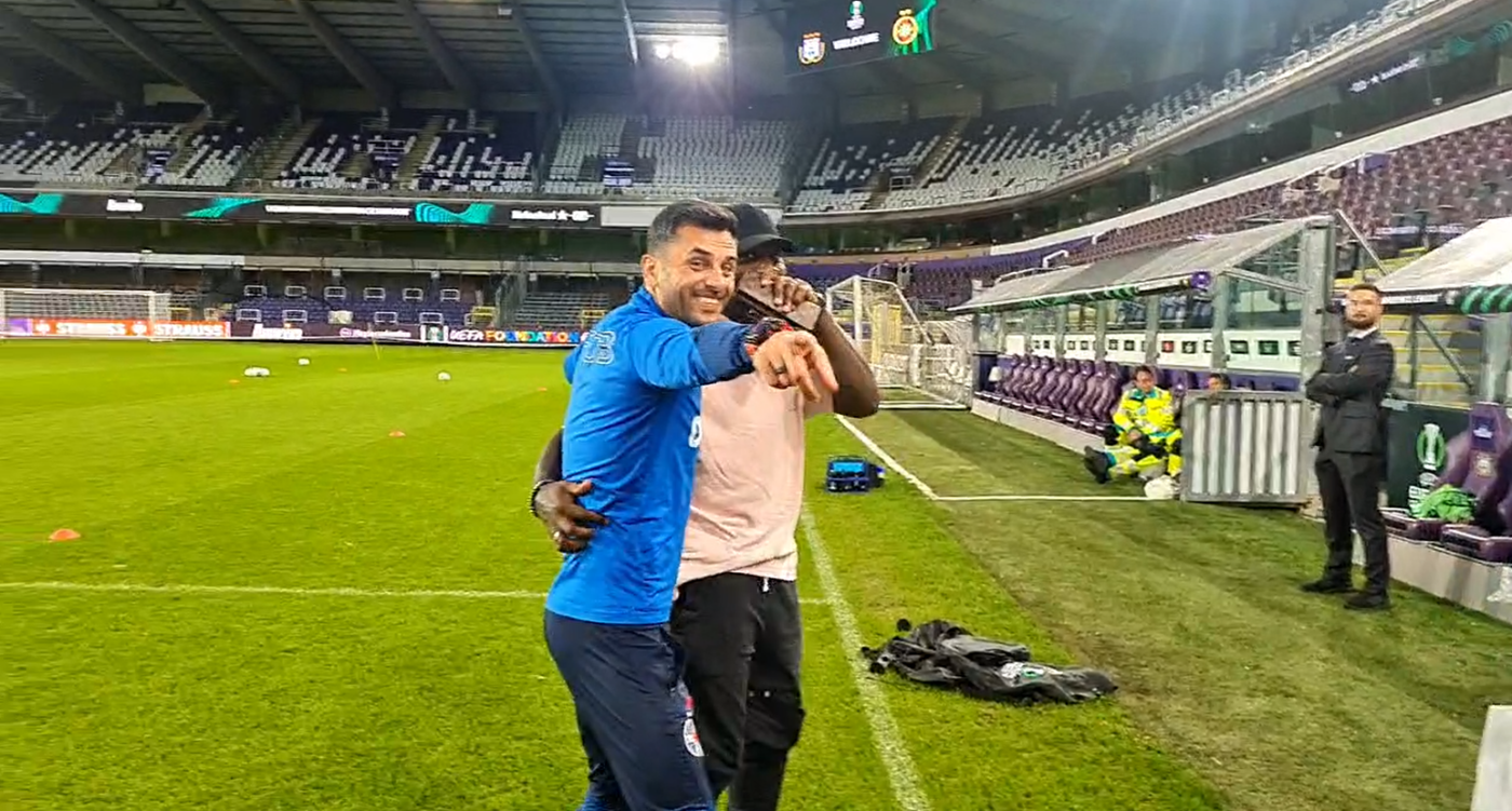 Harlem Gnohere i-a vizitat pe cei de la FCSB la antrenamentul din Belgia, înaintea meciului cu Anderlecht! Dialog fabulos între atacant și Nicolae Dică: „Vezi că ești pe live! Ai prins-o pe asta?”