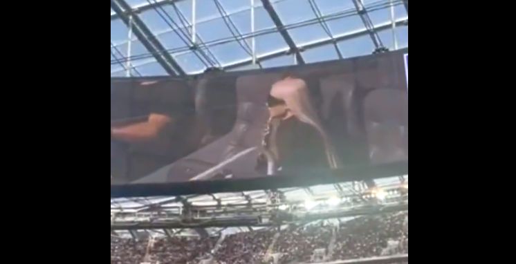 Are peste 330 de milioane de urmăritori pe Instagram, dar a fost huiduită de un stadion întreg | VIDEO