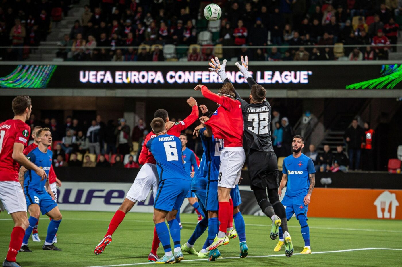 FCSB – Silkeborg, Live Video Online, de la ora 22:00, în etapa a 4-a din Conference League. Șansa revanșei pentru elevii lui Nicolae Dică | Echipele de start