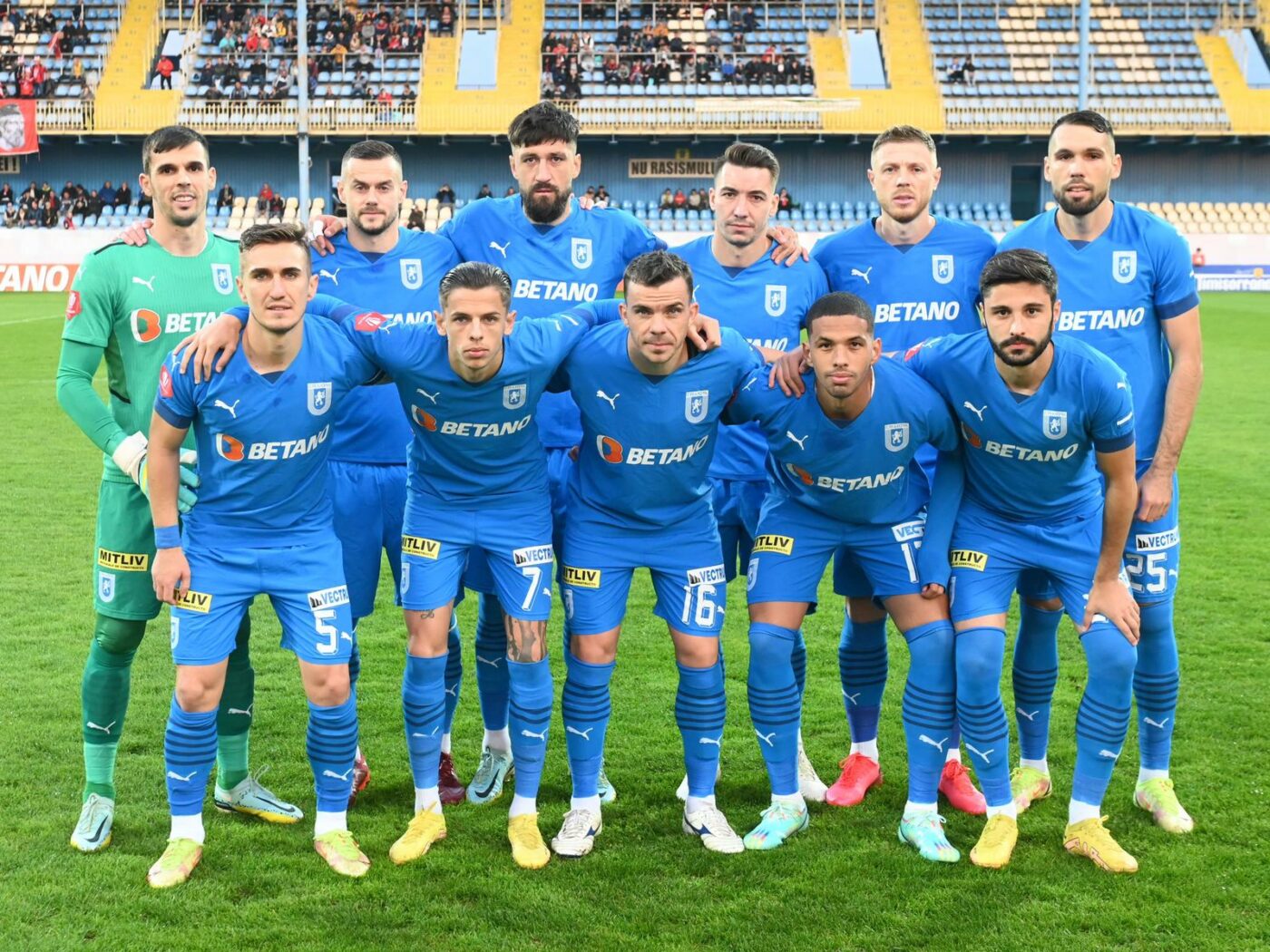 Universitatea Craiova old-boys. Titularii lui Mirel Rădoi din meciul cu Hermannstadt au avut o medie de vârstă peste 30 de ani