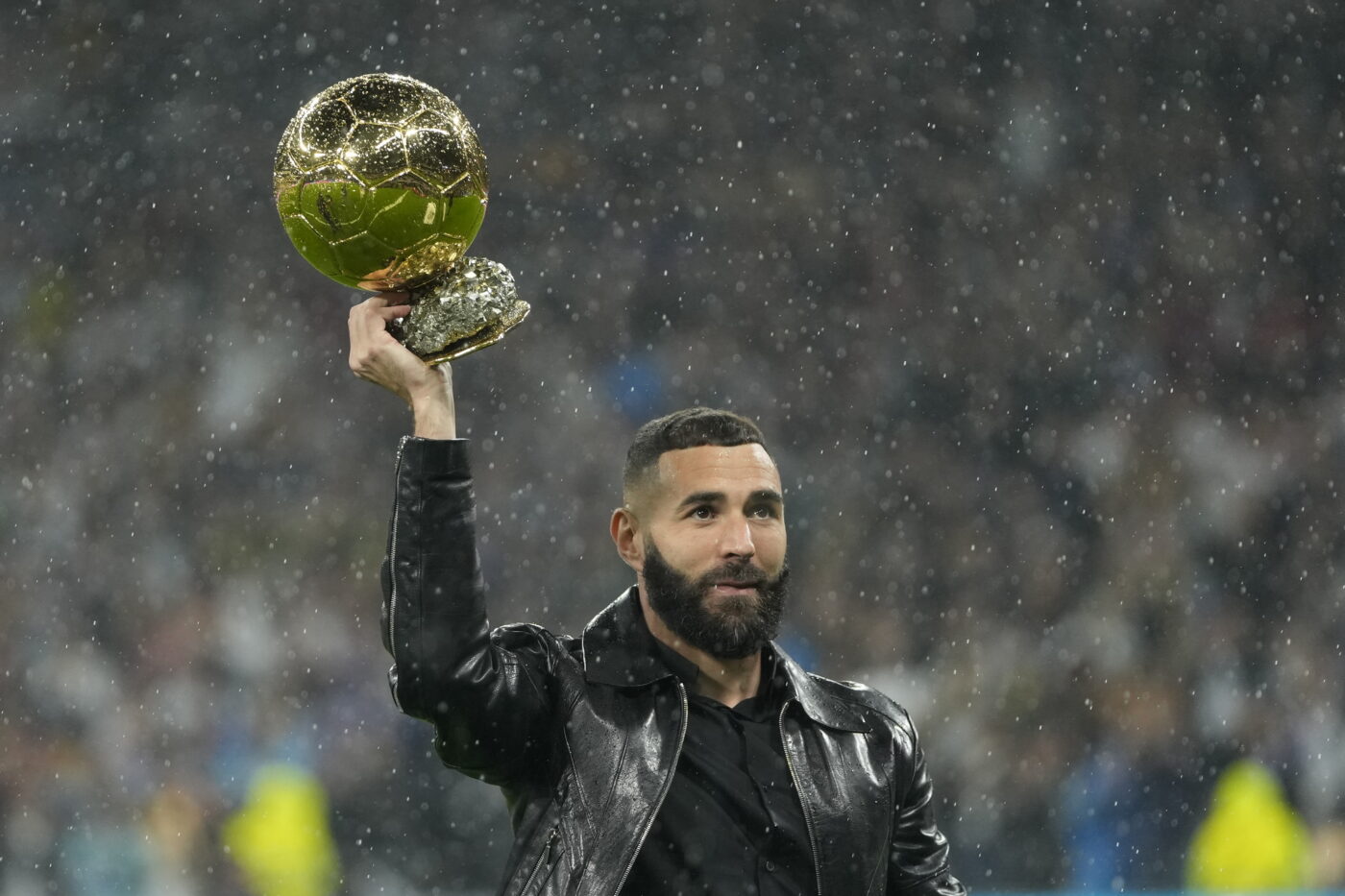 Se cere retragerea Balonului de Aur pe care l-a câștigat Karim Benzema, dar și cetățenia franceză! O senatoare iese la atac