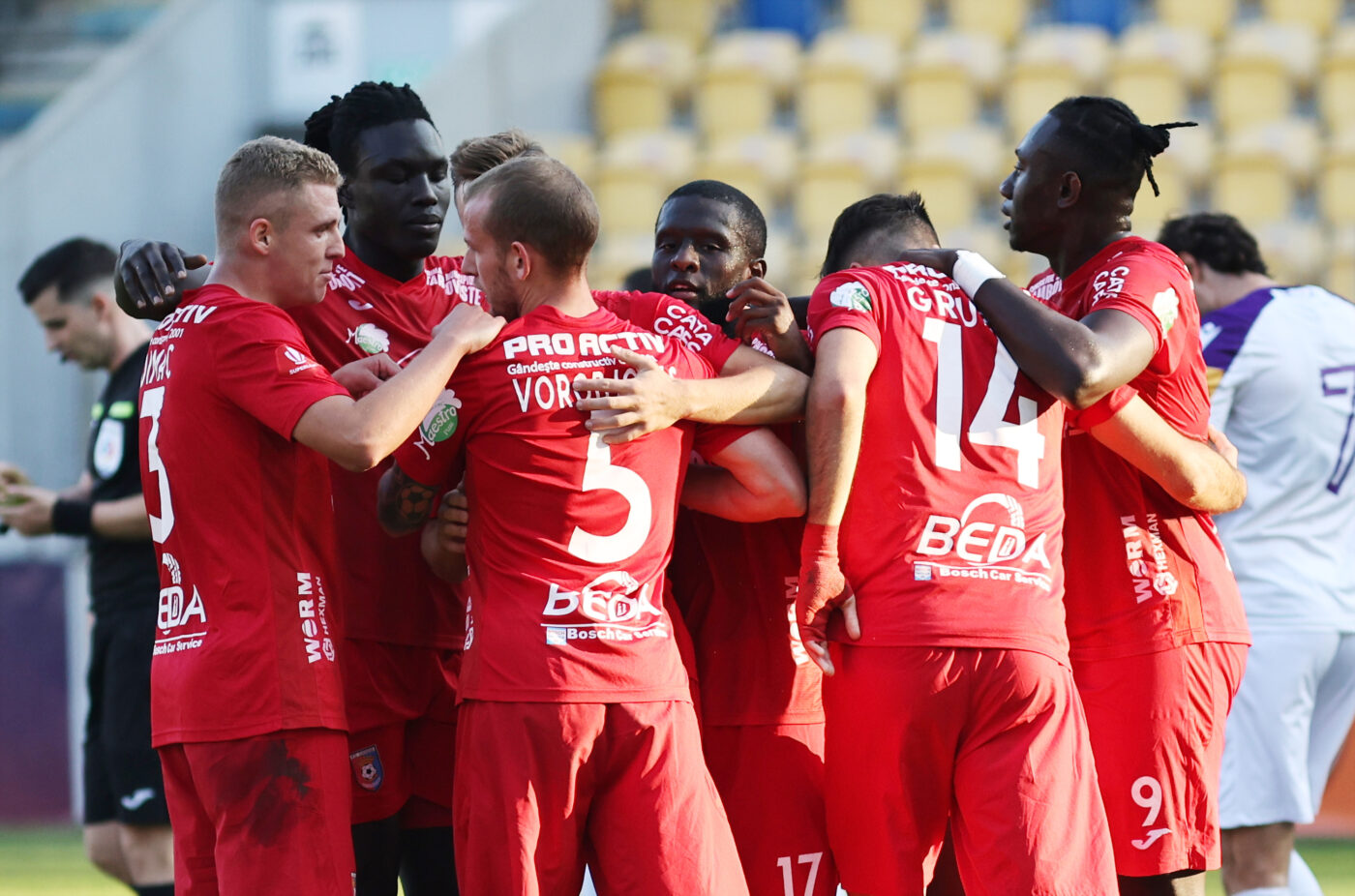 Protest extrem în Superliga: jucătorii au refuzat să facă antrenamentul de joi! Fotbaliștii au răbufnit după ce au ajuns la 3 luni de când nu au mai fost plătiți