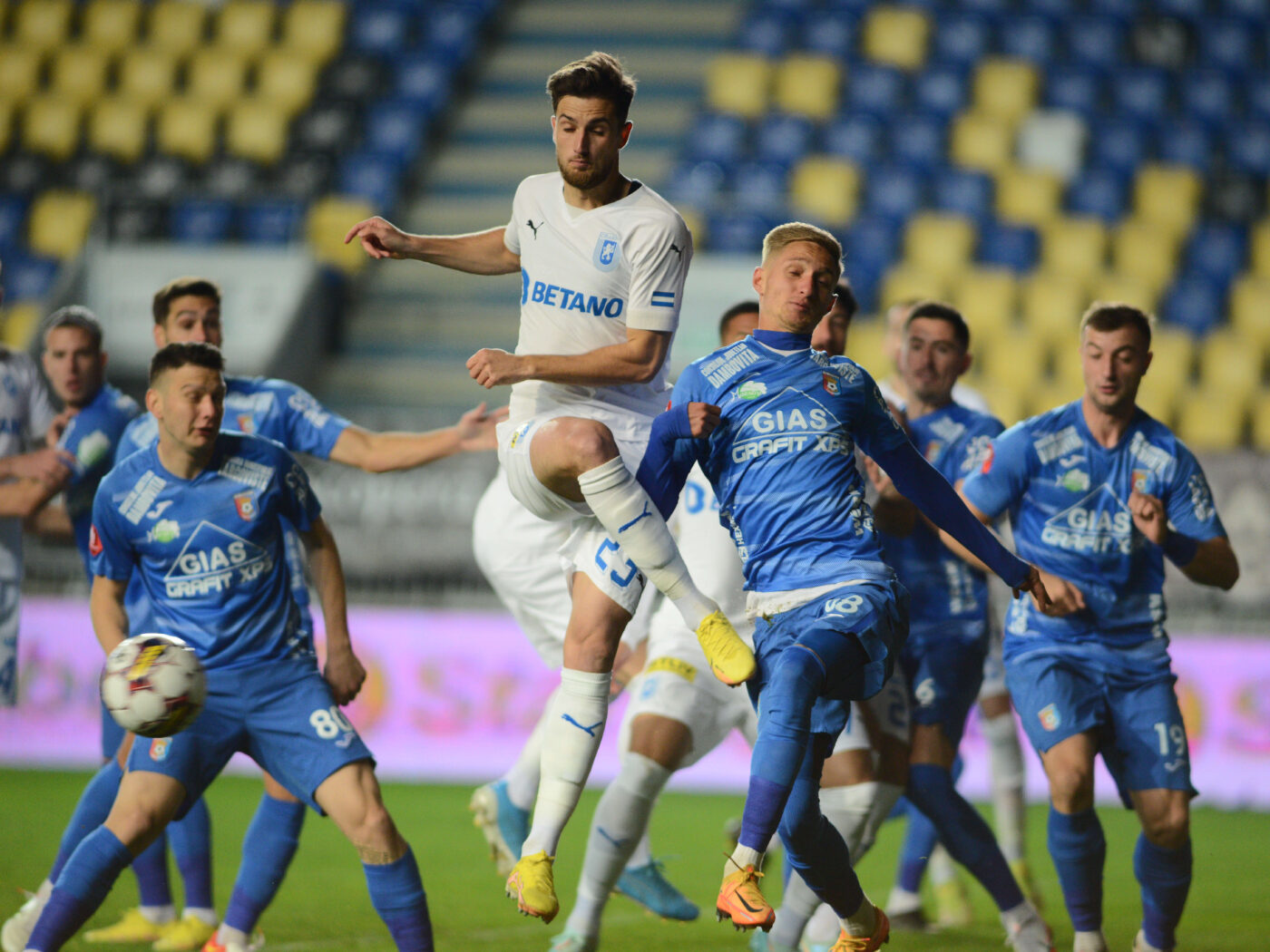Chindia – Universitatea Craiova 1-1, într-o restanță din etapa 6 a Superligii. Toni Petrea în continuare neînvins în campionat, după ce Daniel Popa a marcat în minutul 90!