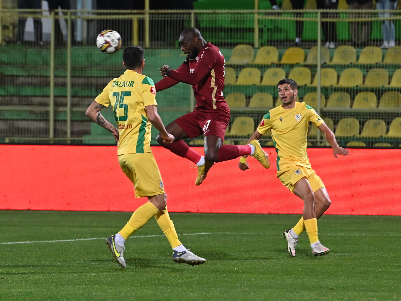 Echipele din Superliga, amenințate cu o depunctare mai dură! Nu mai ai voie să ai datorii către angajați și alte grupări