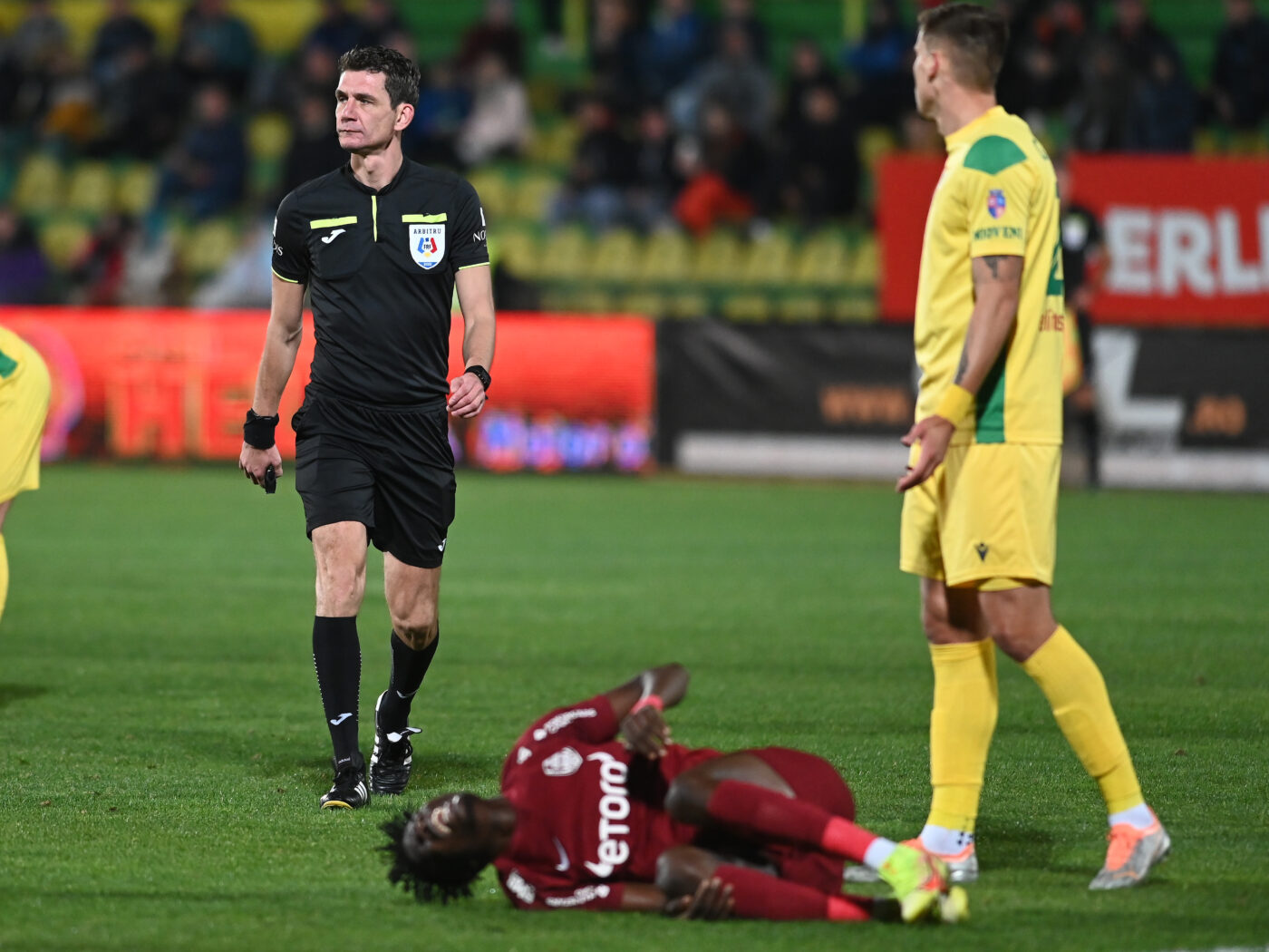 Marius Avram, verdict dur în cea mai controversată decizie luată în România de la introducerea VAR! Ce spune despre faza în care arbitrul Horia Mladinovici a refuzat un penalty pentru CFR, spre disperarea lui Dan Petrescu | EXCLUSIV
