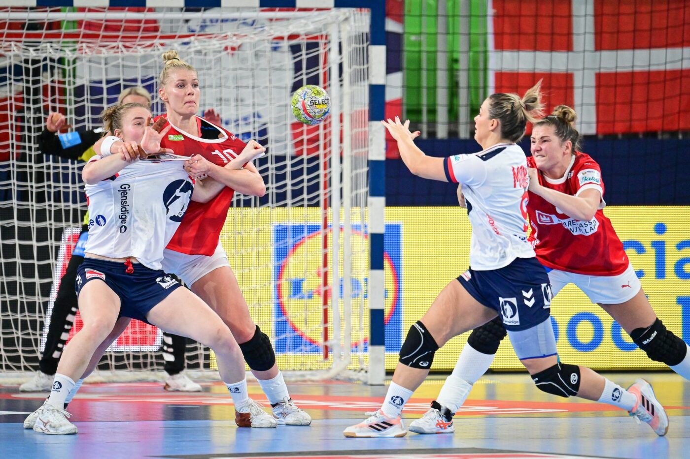 Ce finală de senzație la Campionatul European de handbal feminin! De câte ori au mai luptat pentru trofeu rivalele Danemarca și Norvegia și cine este favorită la casele de pariuri | SPECIAL
