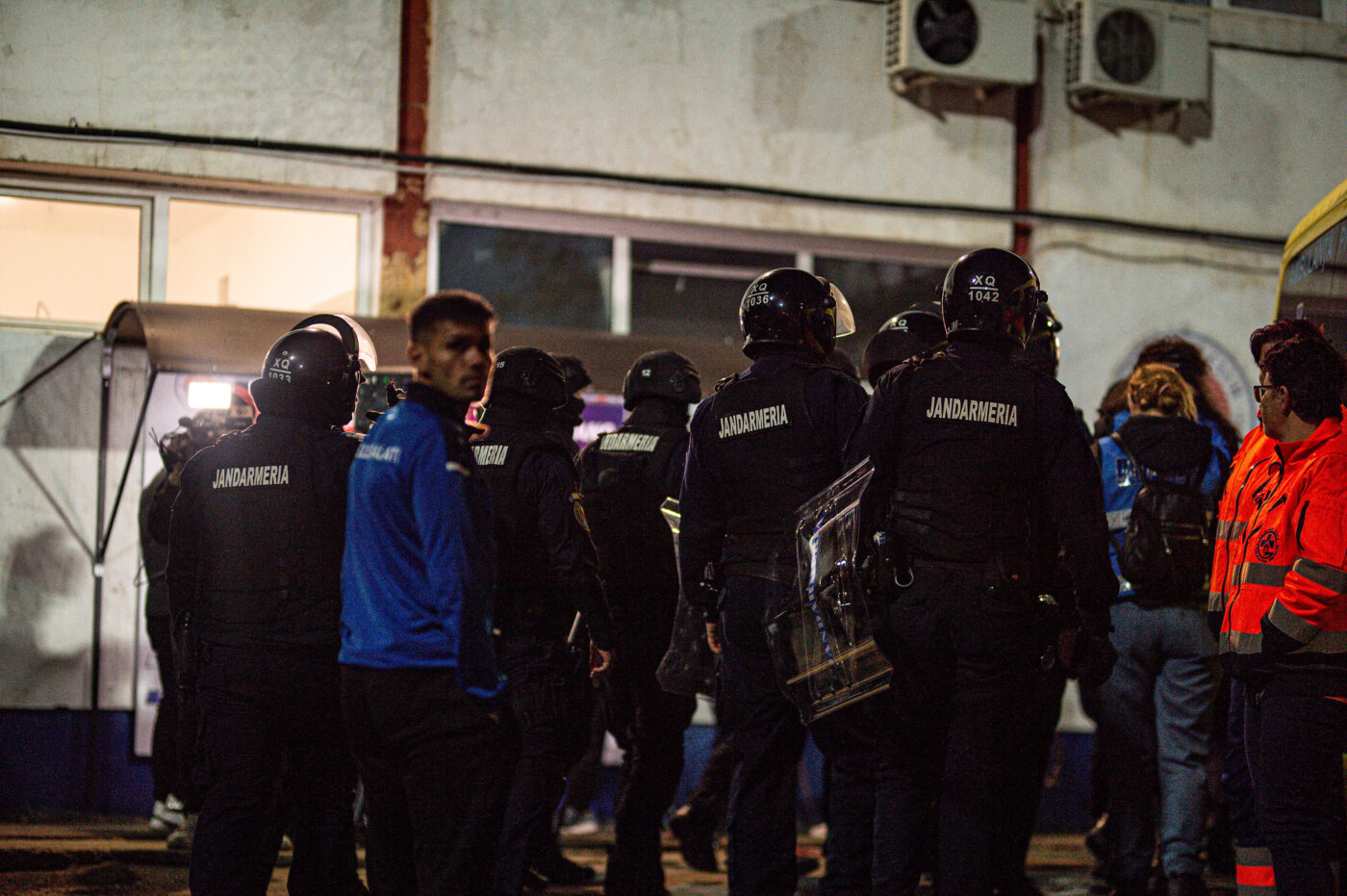 Explicațiile Jandarmeriei Galați după incidentele de la Oțelul – FCSB! De ce s-a dat cu spray lacrimogen la partida din Cupa României Betano