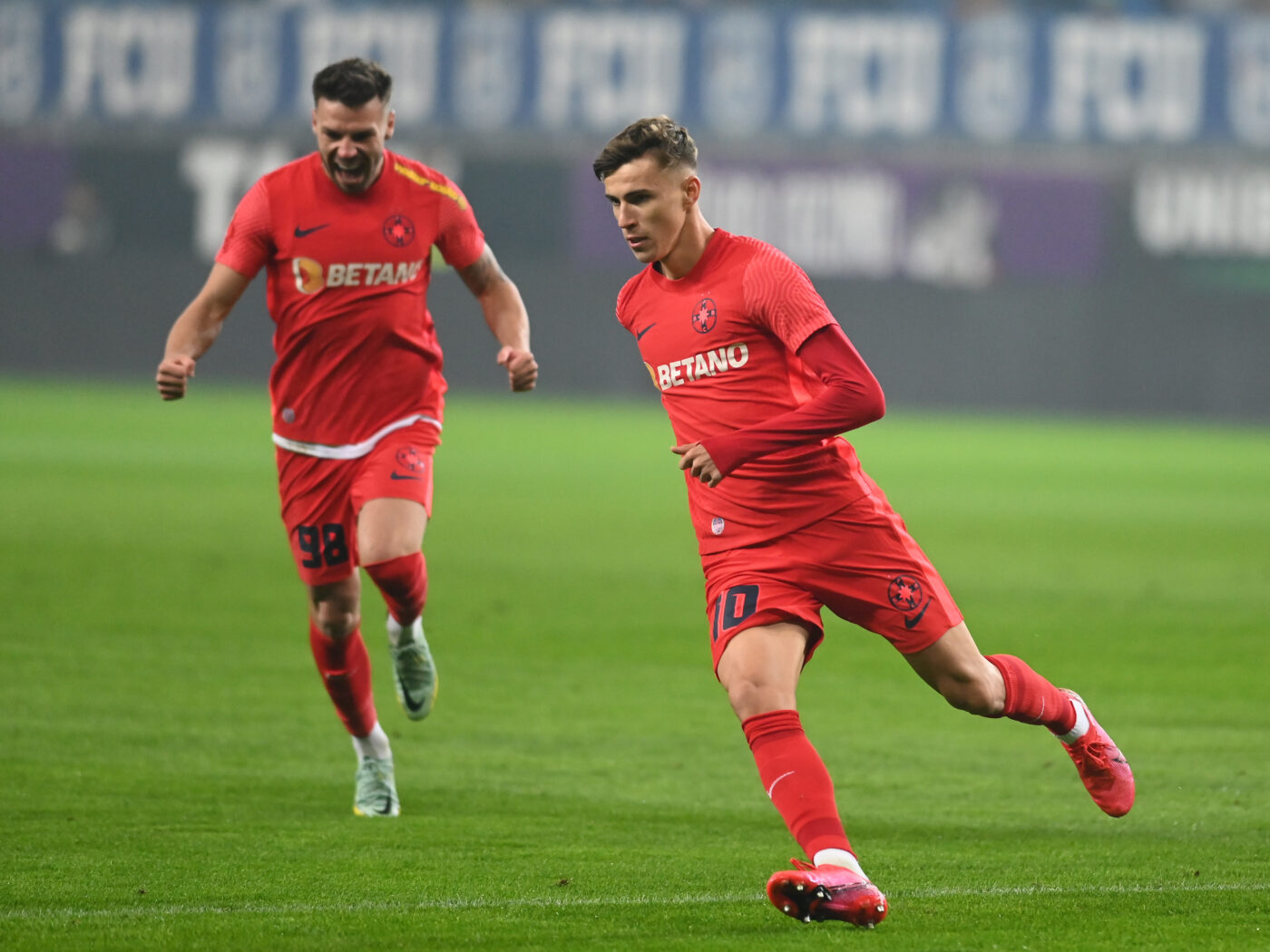 5 jucători de la FCSB pot rata meciul cu Farul Constanța! Fotbaliștii importanți din lotul lui Mihai Pintilii care sunt în pragul suspendării